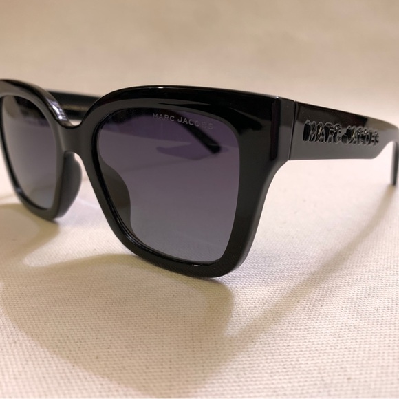 MARC JACOBS Embossed Logo Square Sunglasses — Glossy Black & Grey Gradient Lens - Picture 3 of 17